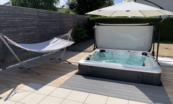 Schoerfling am Attersee House | Charming Holzhaus with Ocean View and Spa Amenities