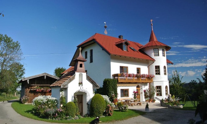 Traunstein Apartment | Family-Friendly Holzleitnerhof with Kitchen Amenities Await