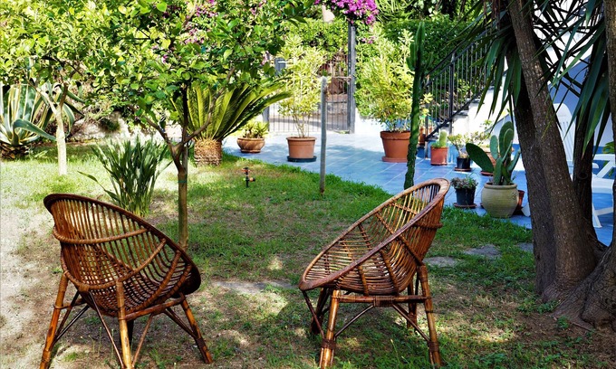 Paestum Apartment | Relaxing Retreat with Garden Near the Sea & Free Parking