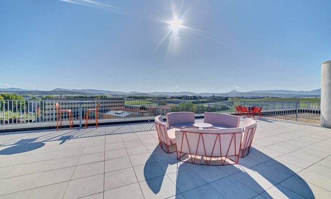 Milagrosa Apartment | Discover Home and Coliving Pamplona with Spa & Breakfast