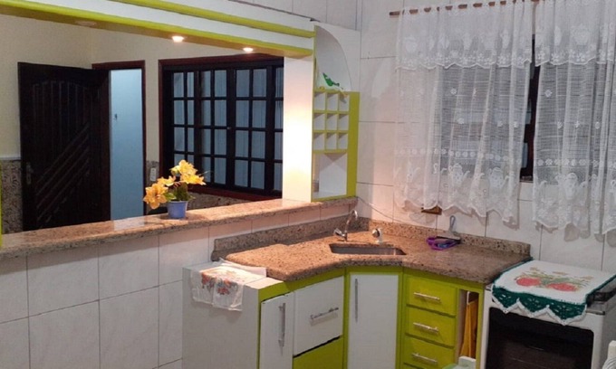 Balneario Pires House | Cozy Retreat with Leisure Area for All the Family