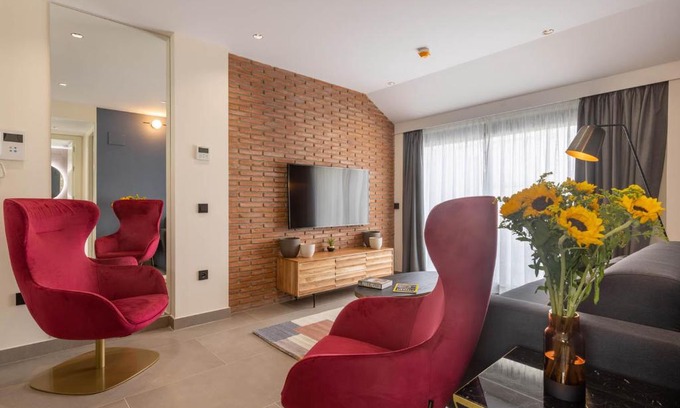 Ensanche Centro Apartment | Stylish Home Art Apartments Soho - Family-Friendly Retreat