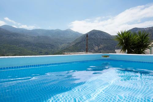 Vrachasi House | Elegant Home Aurora with Private Pool and Ocean Views