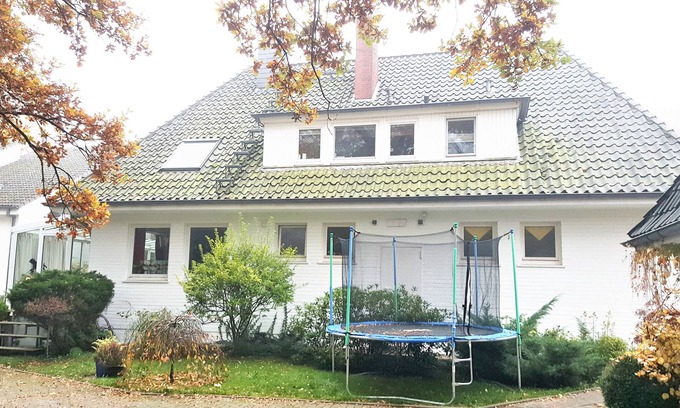Borgfeld Apartment | Relax at Home Away: Pet-Friendly Retreat in Bremen