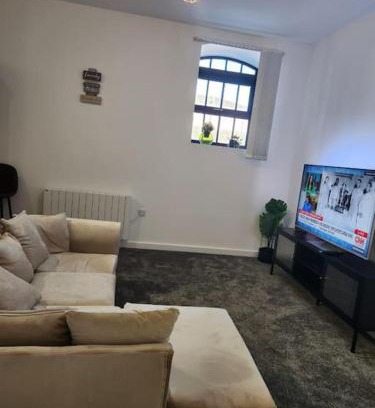 Burton on Trent Apartment | Your Home Away from Home: Family-Friendly Comfort