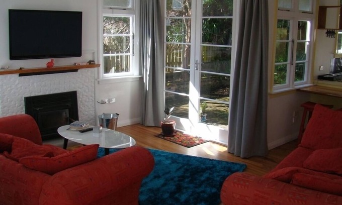 New Plymouth House | Inviting Retreat: Family-Friendly Stay with Pool & Breakfast