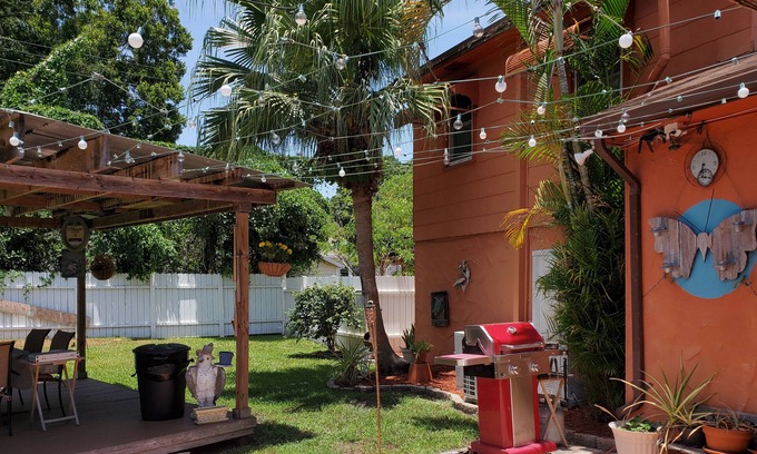 St. Petersburg - Clearwater Apartment | Perfect Retreat: A Home Away from Home with Kitchen Access