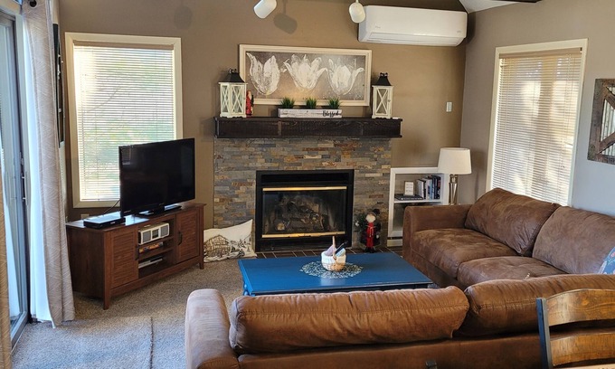 Clymer Condo | Experience Comfort at Peek n' Peak with Pool & Spa