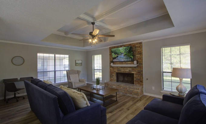 Texarkana House | Your Perfect Getaway: Comfort & Business Convenience