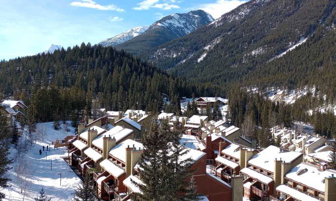East Kootenay House | Your Ideal Retreat: Home Away from Home with Ocean View!