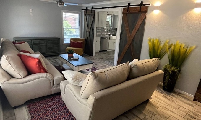Landon Branch House | Perfect Getaway - Home Away From Home in Central Waco