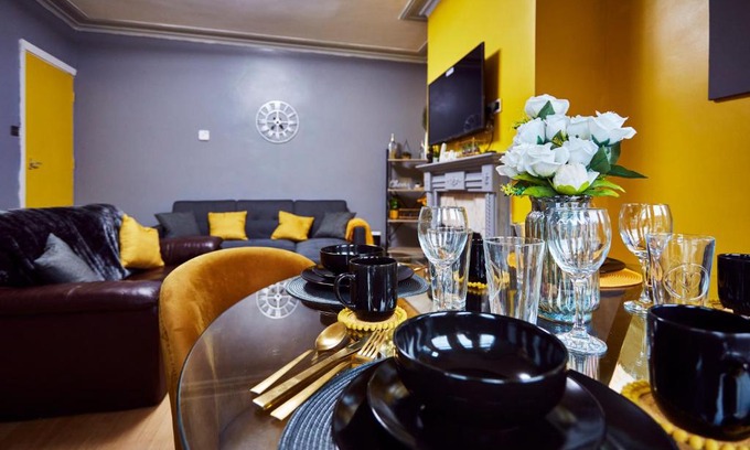 Beeston House | Cozy Retreat: Your Home Away from Home, Family-Friendly Stay