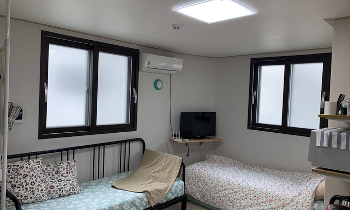 Deungchon-dong Apartment | Welcoming Retreat with Family-Friendly Amenities