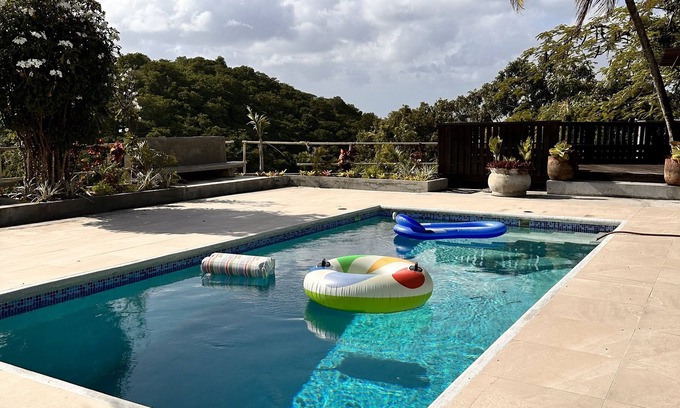St. George's House | Relaxing Retreat in the Tropics with Ocean View & Spa