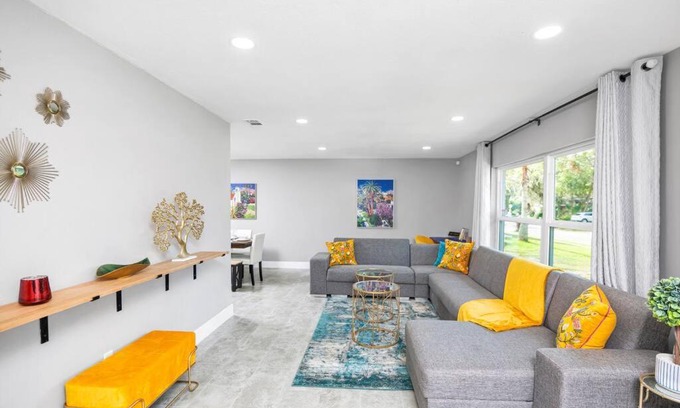 Casselberry House | Discover Your Home Away from Home in Orlando
