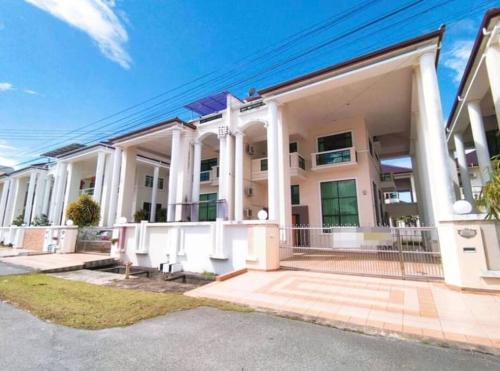 Lutong House | Your Home Away From Home – Family-Friendly Comfort Awaits