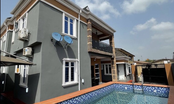 Sagamu Apartment | Your Ideal Retreat: Home Away From Home with Ocean Views