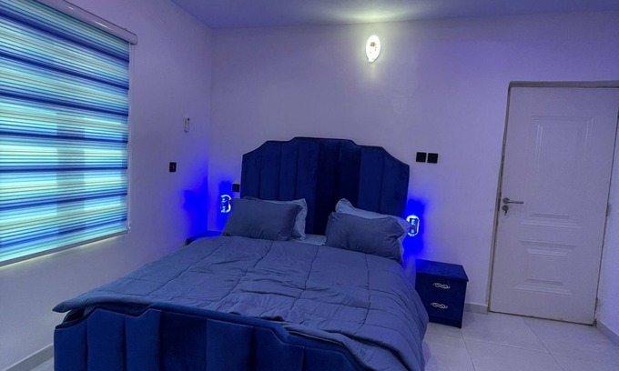 Sagamu Apartment | Welcome to Your Home Away From Home with Pool & Breakfast