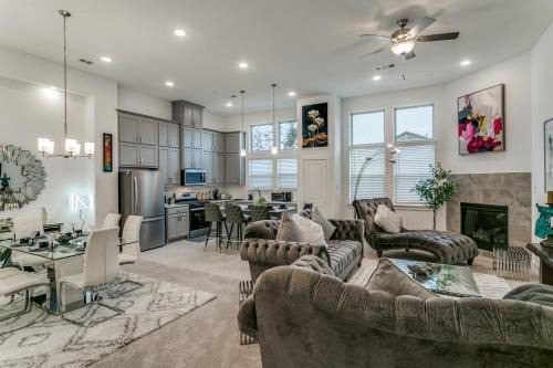 Lewisville Apartment | Your Comfortable Retreat: Home Away from Home