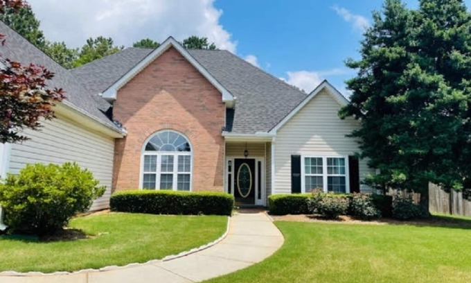 Loganville House | Inviting Retreat with Backyard & Breakfast on Quiet Cul-de-sac
