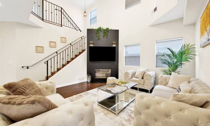 North Hollywood House | Your Cozy Retreat: Home Away from Home with Spa & More