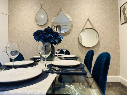 Horley House | Discover Home Away Luxury Living in Horley for Families