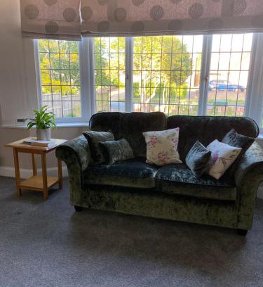 Rustington House | Idyllic Home by the Sea in Rustington - Family Friendly