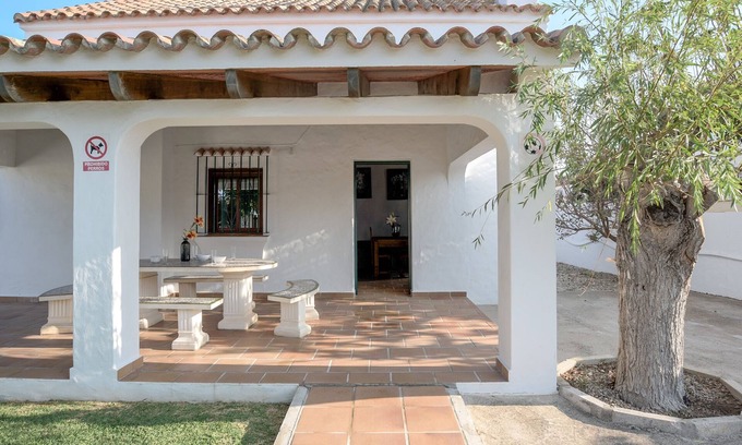 Zahora House | Beachfront Retreat with Garden, Wi-Fi & Ocean Views