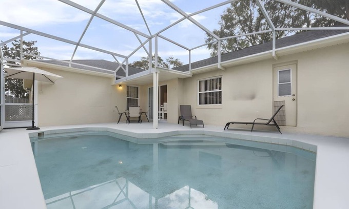 Briargrove Villa | Sunshine Retreat: Villa with Pool Near Disney Attractions