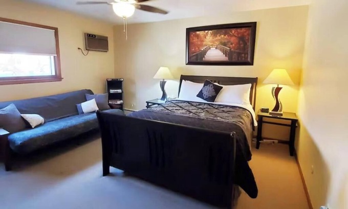 Fire Island Pines Condo | ~Home Comforts, Roku SmartTV, Fast WiFi~