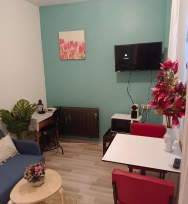 Quartier de la Chapelle Apartment | Cozy Family Retreat at Home Cosy ARENA Porte de la Chapelle