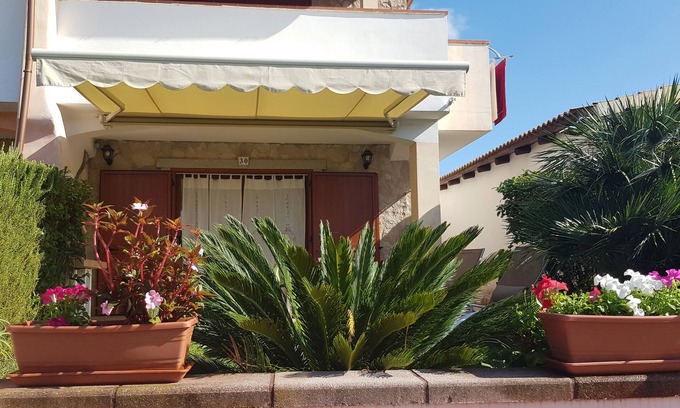 Viddalba House | Pet-Friendly Retreat with Ocean View & Spa Amenities