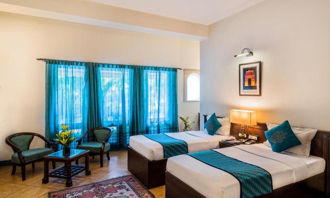 Greater Kailash I Hotel | Cozy Stays at Home@F37 Kailash Colony Metro with Dining