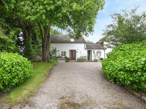 Pontesbury House | Welcoming Home Farm Barn: Perfect for Family Getaways