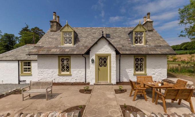 Stranraer House | Home Farm Cottage: Pet-Friendly Retreat with 10/10 Reviews