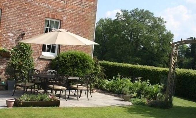 Bishopstrow Hotel | Home Farm: 4-Star Retreat with Kitchen & Family Friendly