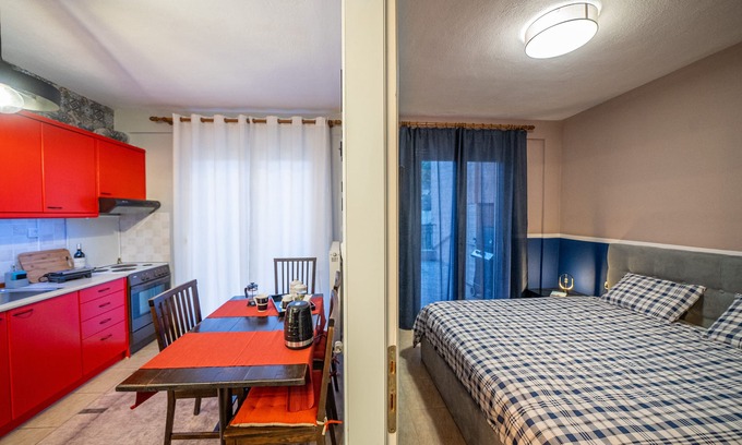 Kozani Apartment | Budget-Friendly Retreat for 2 in Kozani with Kitchen