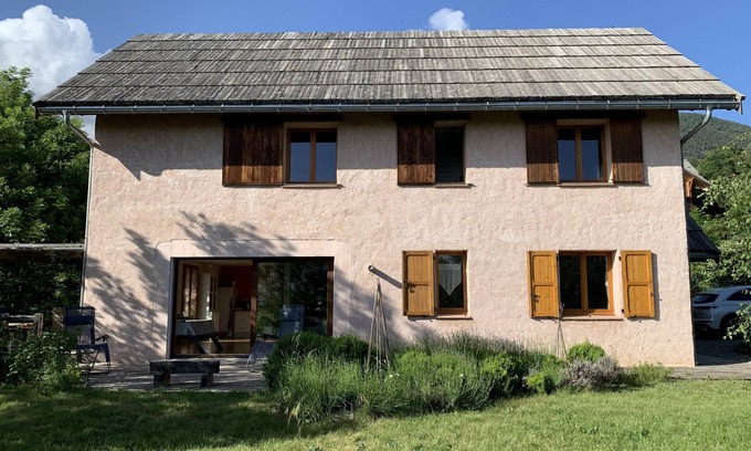 Puy-Saint-Eusebe House | Ideal Family Retreat with Lake Views and Spa Amenities