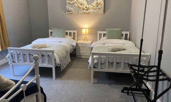 Bridgend Apartment | Cozy 2-Bed Flat with Ocean Views Near Town Center