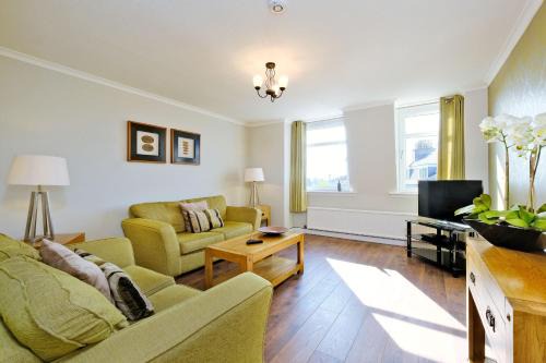 Aberdeen West End Apartment | Pet-Friendly Retreat at Claremont Gardens - 9.2/10 Rated