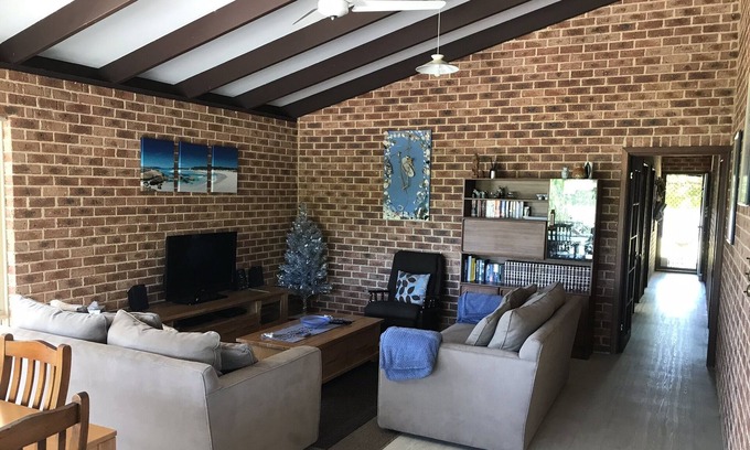 Ledge Point House | Inviting Home From Home@Ledge: Guest Rated 9.8 & Pet Friendly