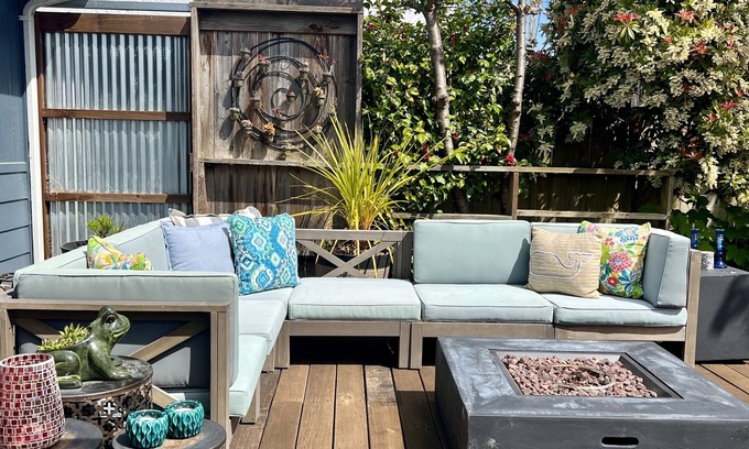 Rohnerville House | Sunny Fortuna Getaway: Pet-Friendly Home & Garden Retreat