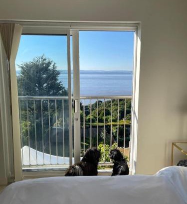 Portishead House | Inviting Home with Kitchen & Family-Friendly Amenities