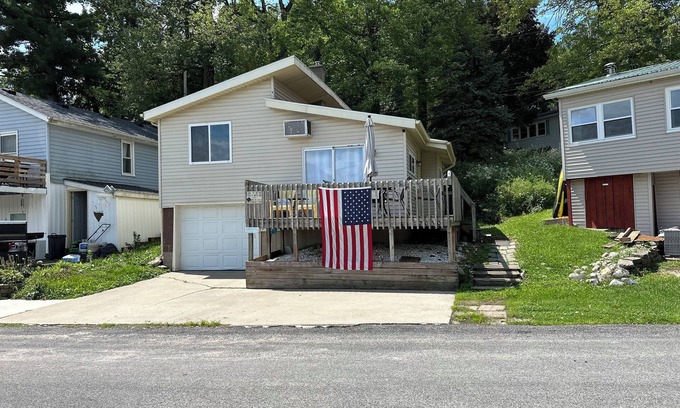 Smyrna House | Family-Friendly Home in Belding with Kitchen Amenities