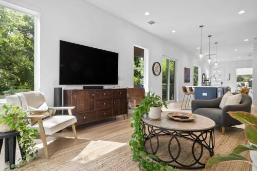 Cherrywood House | Relaxing Retreat in Cherrywood with Private Backyard Oasis
