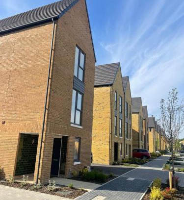 Greenhithe House | Cozy Family Stay at Home in Greenhithe Awaits You