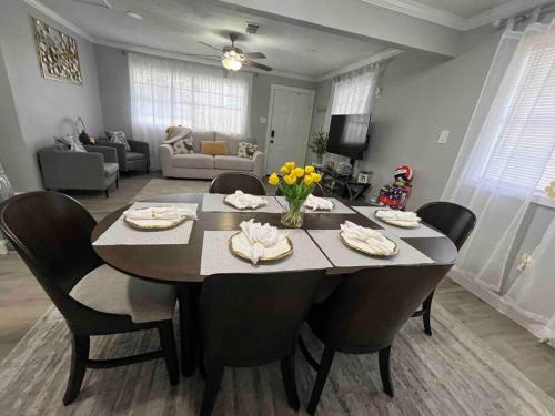 Hempstead House | Pet-Friendly Haven in Hempstead - Rated 10/10 by Guests