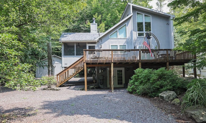 Hamlin House | Family-Friendly Stay at Front of House with Kitchen Access