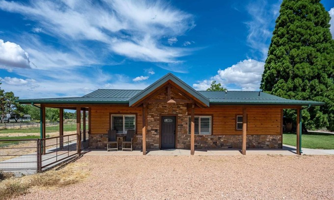 Kanab House | Sequoia Homestead: Pet-Friendly Retreat with Pool