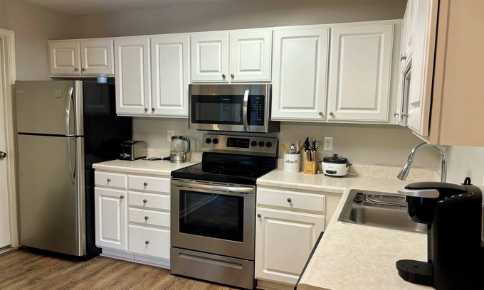 Umstead Condo | Convenient Raleigh Home with Pool & Office, Near RDU